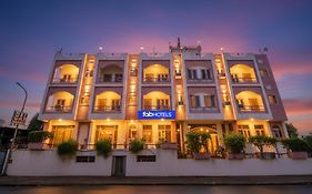 Fabhotel Rajlaxmi Palace - Ashok Vihar Metro Station
